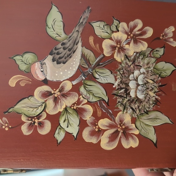 Hand-Painted Floral/ Bird Wooden Trinket Box. - Picture 8 of 11